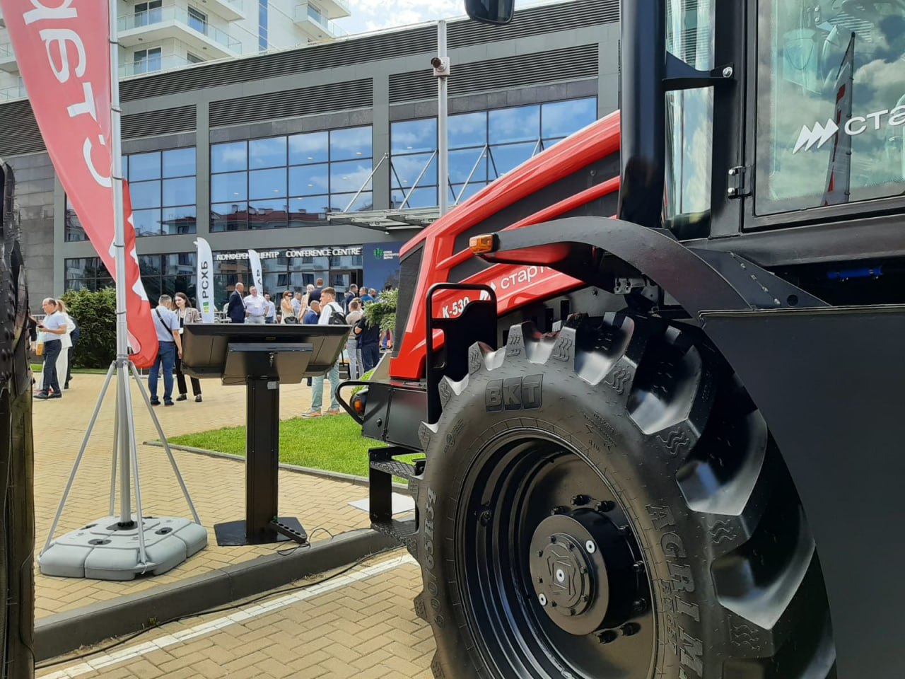 На открывшемся в Сочи зерновом форуме представлены шины BKT