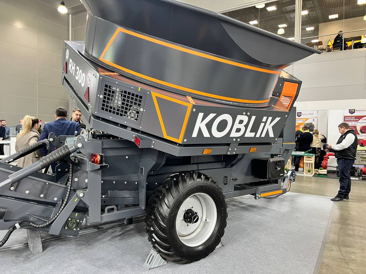 Новый измельчитель соломы RH 300 от KOBLiK GROUP на шинах BKT